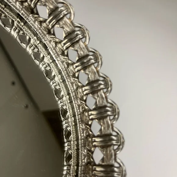 Vintage Round Mirrored Vanity Tray Silver Tone Ornate Filigree Edge 7,5” - Picture 6 of 10